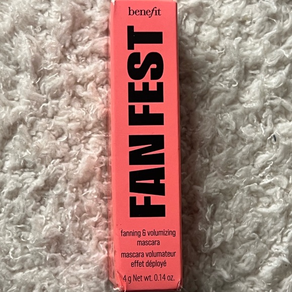 🤍New Benefit Cosmetics Fan Fest Fanning & Volumizing Mascara🤍 - Picture 5 of 6
